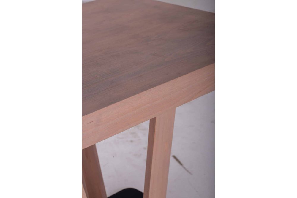 ASSISTANT TABLE stock 103